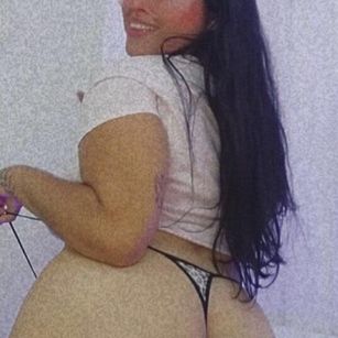 Model - Melisa curvy