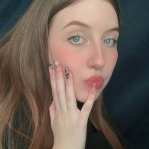 Model - Haily_Moris legs