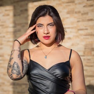 Model - Miss Mia cuckold