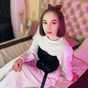 Model - Julie Vang smallboobs