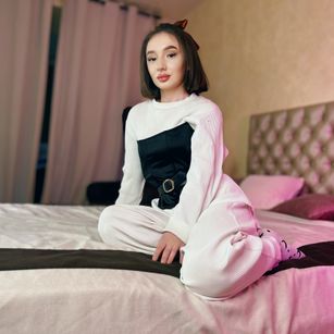 Model - Julie Vang glamour