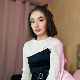 Model - Julie Vang smallass