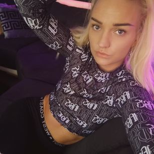 Model - Nathalie Kitten squirt