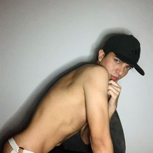 Model - Adam Thompson Hot