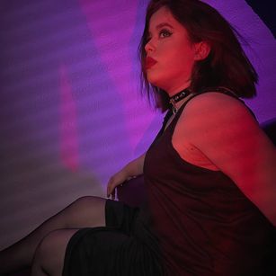 Model - EllyFray masturbation