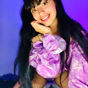 Model - Issabela balgona