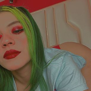 Model - Scarlett Smith blowjob