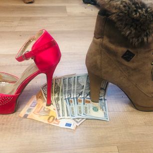 Model - yourMISTRESS longnails