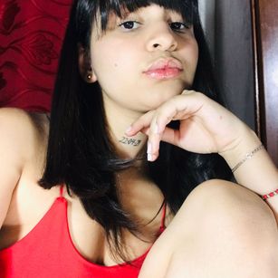 Model - Emily_Hot_ petite