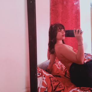 Model - Emily_Hot_ feet