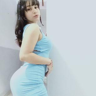 Model - Emily_Hot_ petite