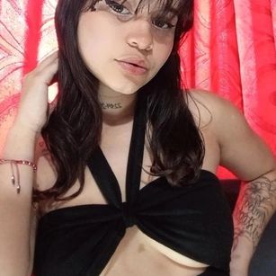 Model - Emily_Hot_ petite