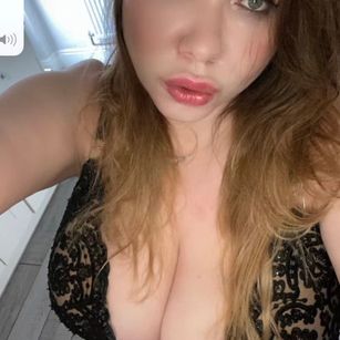 Model - HannahAlana Busty