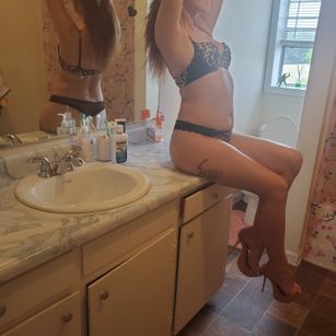 Model - Maryjane Fox feet