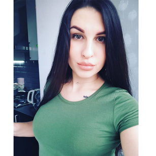 Model - Happiness Hotgirl