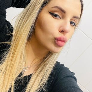 Model - SelynaConer squirt