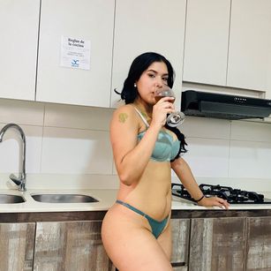 Model - SOPHIA MILLER bigboobs