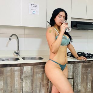 Model - SOPHIA MILLER couple