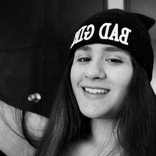 Model - Amelia smoke