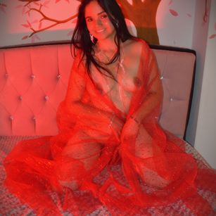 Model - Charlotte Chanell hairy