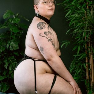 Model - Sonny Jones thickthighs