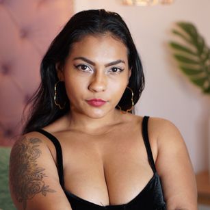 Model - CharmSweet bigtits