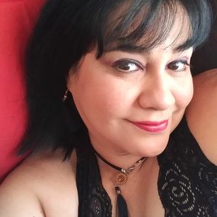 Model - valen curve lenceria