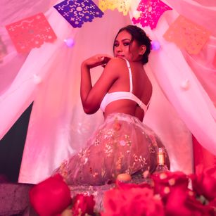 Model - Milly Lake curvy