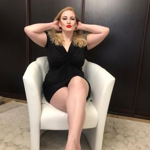 Model - HairyMilf legs