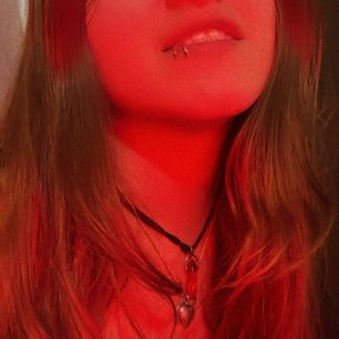 Model - MiaLennox dildo