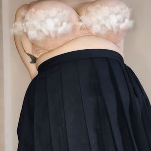 Model - Clementina Swansong bigboobs