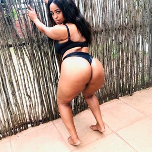 Model - Bustyzii assshake