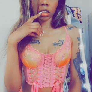 Model - KandyKuntton LUSH