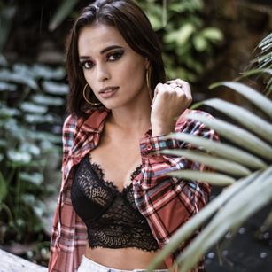 Model - Azia Collens tits