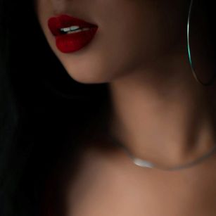 Model - MIA.NEWLAYS latex