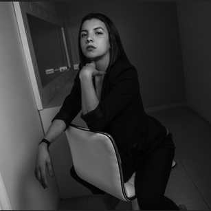 Model - Dina Carter piercings