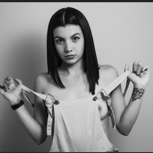 Model - Dina Carter brunette