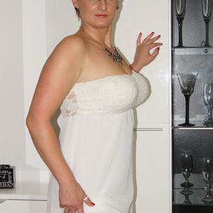Model - Elizabeth 4