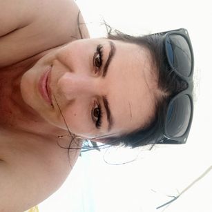 Model - YulliaMilf smoking