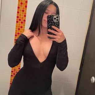 Model - vanellopevice ridemydildo