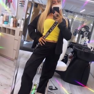 Model - khloeferrari07 finger