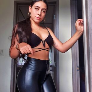 Model - Camila y Andy oralsex