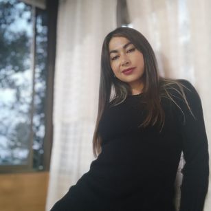 Model - Isabella latina