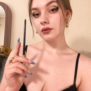 Model - Diona Delight vape