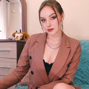 Model - Diona Delight nails