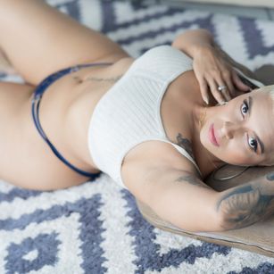 Model - Canela Saenz femdom