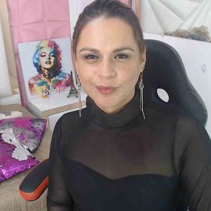 Model - DHAYRA LOVENSE