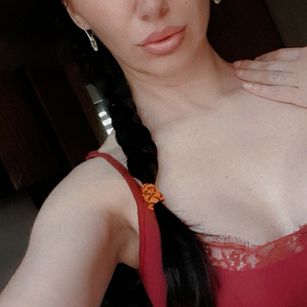 Model - GloriaMusse feet