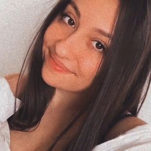 Model - IsaBellaPalmers masturbating