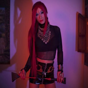 Model - esmeraldalips tshot